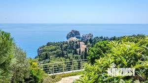 Дом 639м², 4-этажный, участок 10 сот.