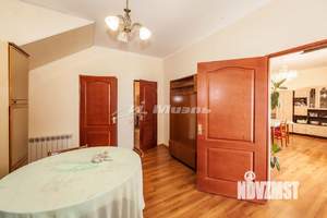 Дом 193м², 2-этажный, участок 4 сот.