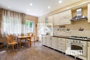 Дом 210м², 3-этажный, участок 6 сот.