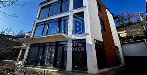 Дом 306м², 3-этажный, участок 4 сот.