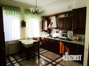 Коттедж 297м², 3-этажный, участок 5 сот.