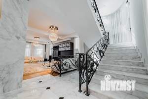 Дом 538м², 3-этажный, участок 10 сот.