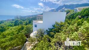 Коттедж 250м², 3-этажный, участок 3 сот.