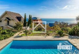 Дом 294м², 3-этажный, участок 20 сот.