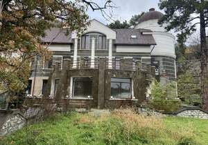 Дом 800м², 3-этажный, участок 12 сот.