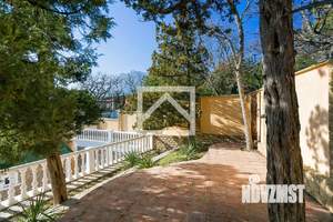 Дом 770м², 3-этажный, участок 16 сот.