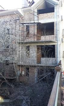 Дом 400м², 3-этажный, участок 6 сот.