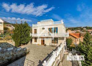 Дом 294м², 3-этажный, участок 20 сот.