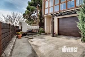 Дом 240м², 3-этажный, участок 1 сот.