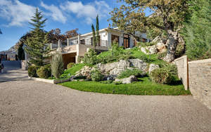 Дом 3271м², 3-этажный, участок 63 сот.