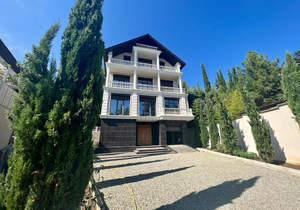 Дом 916м², 4-этажный, участок 39 сот.