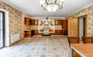 Дом 599м², 3-этажный, участок 13 сот.