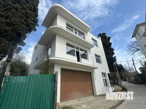 Дом 300м², 3-этажный, участок 6 сот.