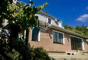 Дом 224м², 3-этажный, участок 8 сот.