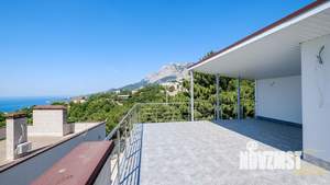 Дом 425м², 3-этажный, участок 10 сот.