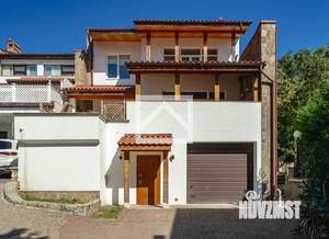 Дом 267м², 3-этажный, участок 5 сот.