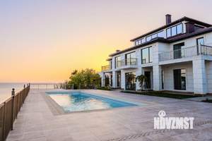 Дом 1551м², 3-этажный, участок 48 сот.