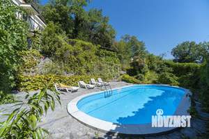 Дом 302м², 3-этажный, участок 11 сот.