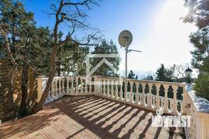 Дом 770м², 3-этажный, участок 16 сот.