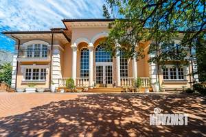 Дом 1300м², 4-этажный, участок 18 сот.