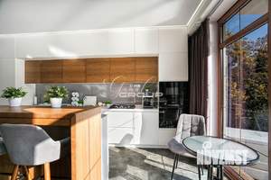 Дом 285м², 3-этажный, участок 12 сот.