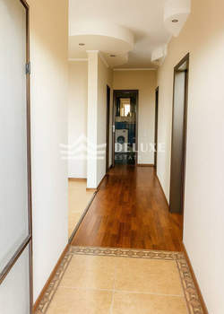 Дом 217м², 3-этажный, участок 6 сот.