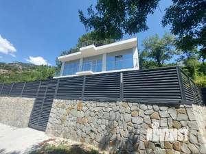 Дом 230м², 3-этажный, участок 8 сот.