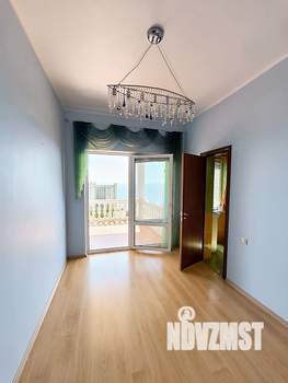 Дом 215м², 3-этажный, участок 13 сот.