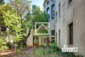 Дом 1157м², 3-этажный, участок 20 сот.