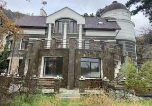 Дом 800м², 3-этажный, участок 12 сот.