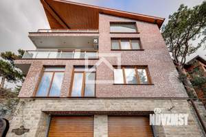 Дом 300м², 3-этажный, участок 4 сот.