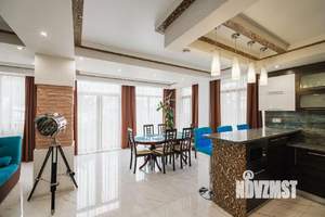 Дом 300м², 3-этажный, участок 4 сот.