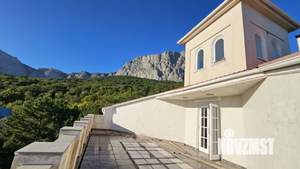 Дом 555м², 4-этажный, участок 15 сот.