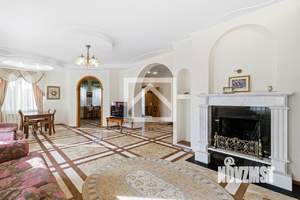 Дом 277м², 3-этажный, участок 5 сот.