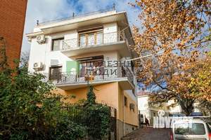 Дом 300м², 3-этажный, участок 3 сот.