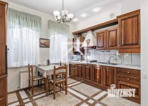 Дом 277м², 3-этажный, участок 5 сот.