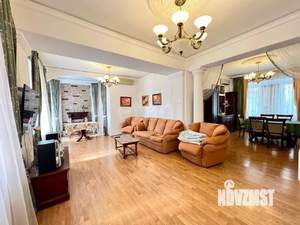 Дом 400м², 2-этажный, участок 20 сот.