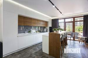 Дом 285м², 3-этажный, участок 12 сот.