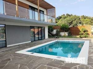 Дом 201м², 2-этажный, участок 8 сот.