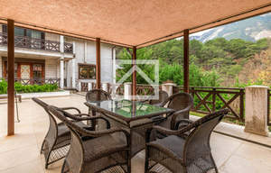 Дом 599м², 3-этажный, участок 13 сот.