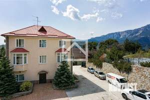 Дом 286м², 3-этажный, участок 6 сот.