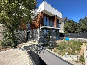 Дом 241м², 3-этажный, участок 5 сот.