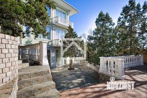 Дом 770м², 3-этажный, участок 16 сот.