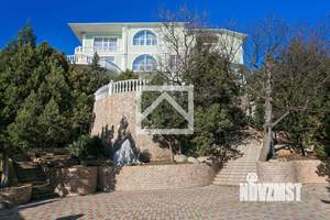 Дом 770м², 3-этажный, участок 16 сот.