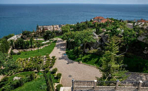 Дом 3270м², 4-этажный, участок 65 сот.