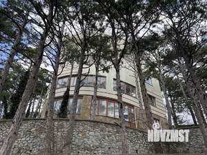 Дом 687м², 4-этажный, участок 15 сот.