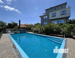 Дом 606м², 4-этажный, участок 15 сот.