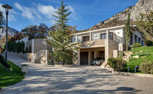 Дом 3271м², 3-этажный, участок 63 сот.