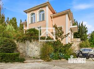 Дом 277м², 3-этажный, участок 5 сот.