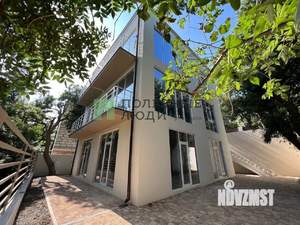 Дом 363м², 3-этажный, участок 4 сот.